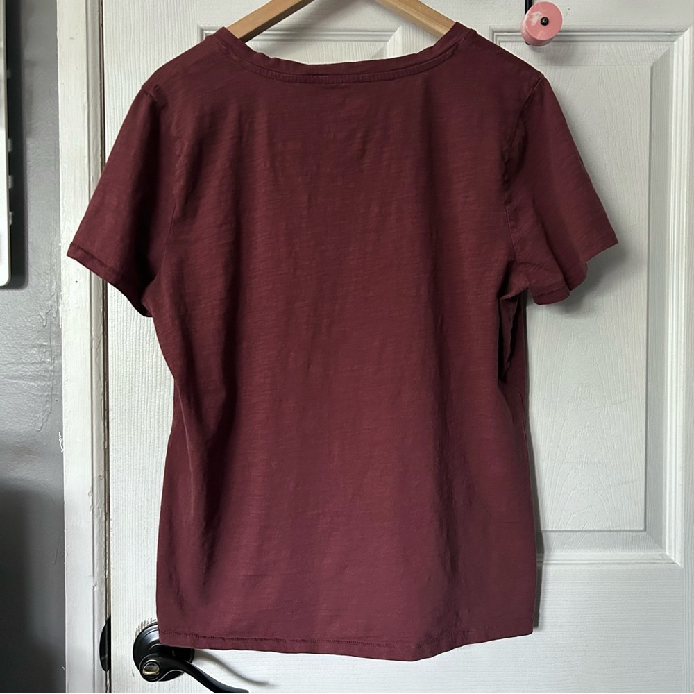 Croft & Barrow Women's V-Neck Short Sleeve Tee - Wine - Picture 2 of 3